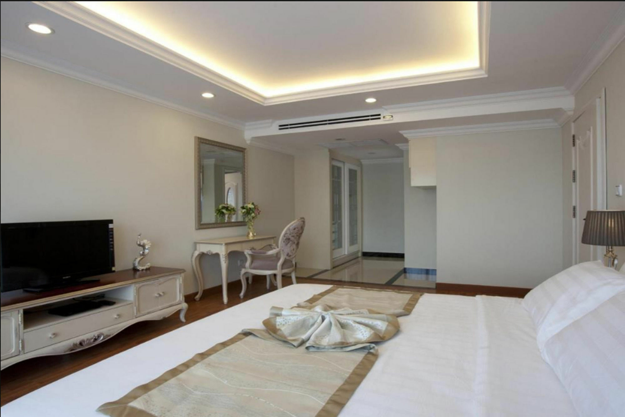Lk Noble Suite Патая Екстериор снимка