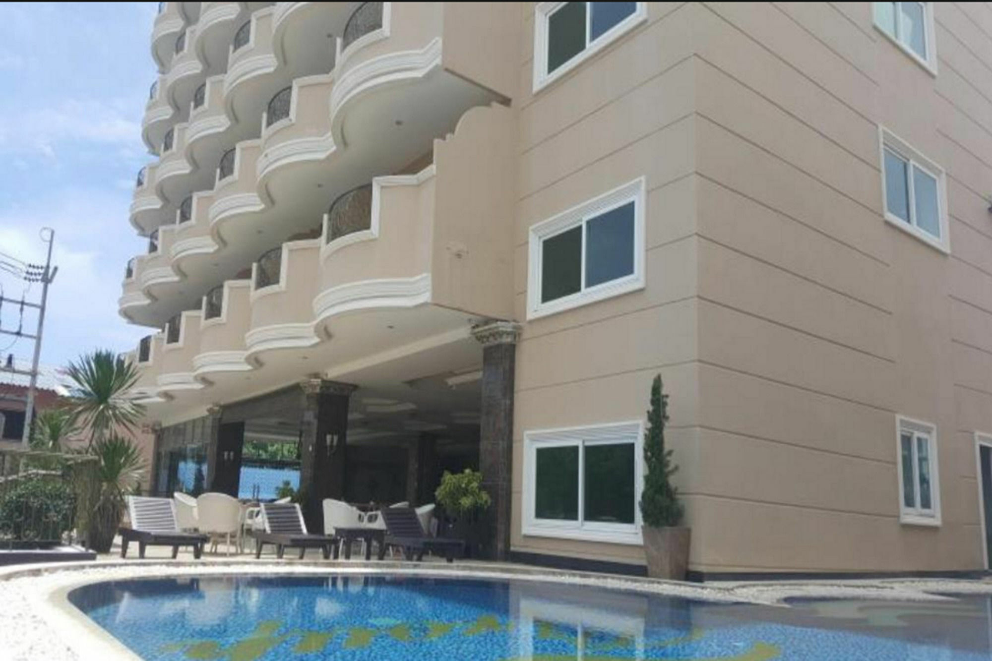 Lk Noble Suite Патая Екстериор снимка