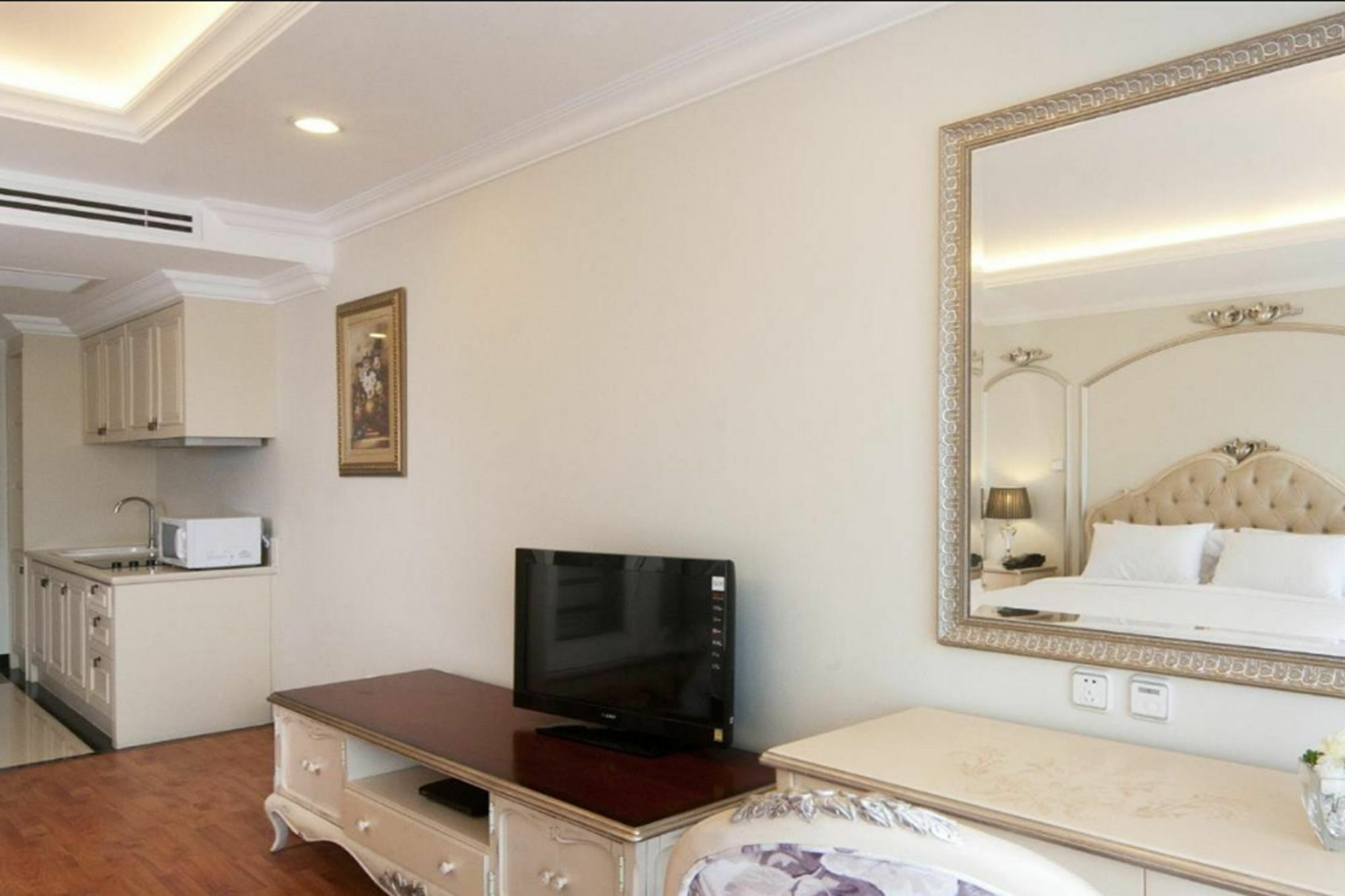 Lk Noble Suite Патая Екстериор снимка