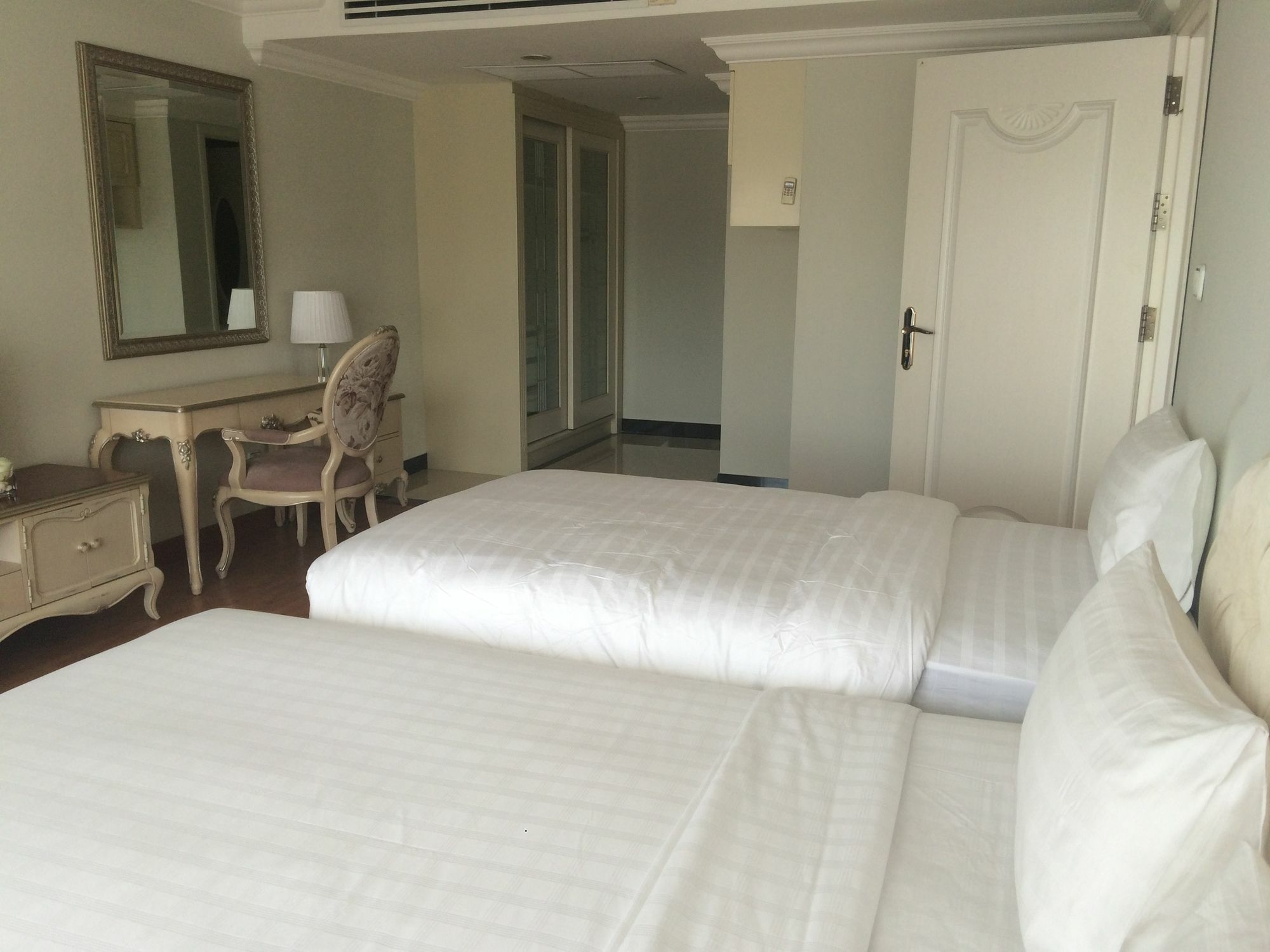 Lk Noble Suite Патая Екстериор снимка